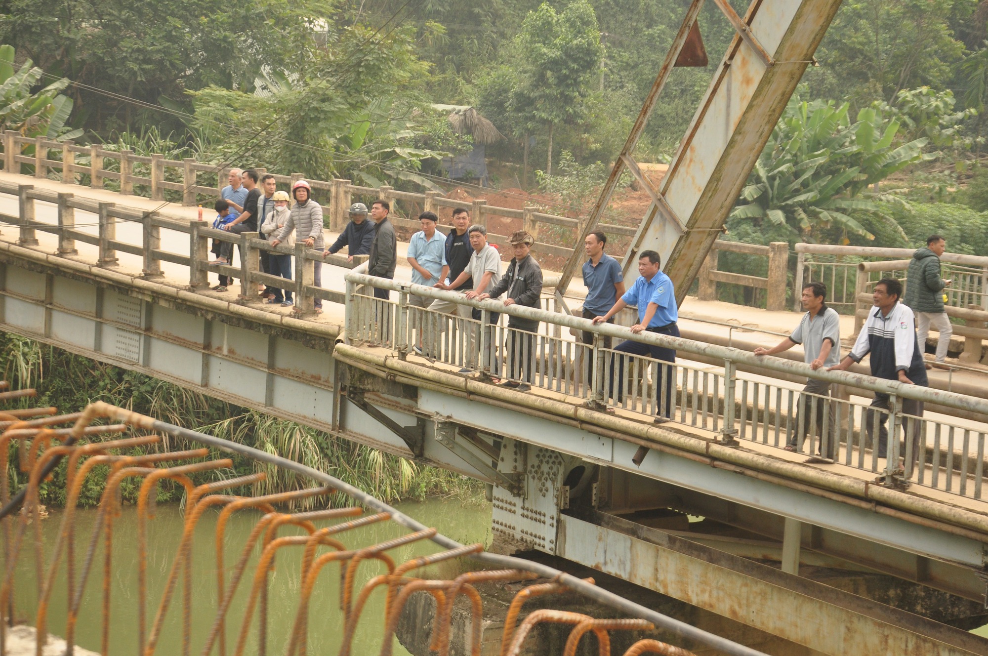 Hợp long cây cầu hơn 100 tỷ đồng bắc qua sông Chảy ở Yên Bái - Ảnh 11.