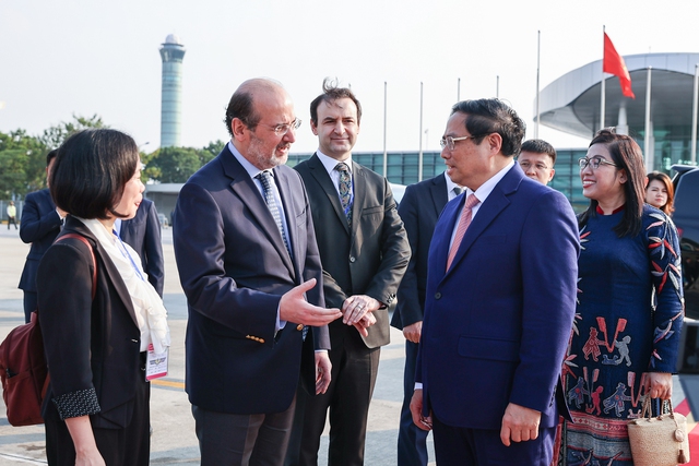 Thủ tướng lên đường sang UAE dự COP28, thăm Thổ Nhỹ Kỳ - Ảnh 2.