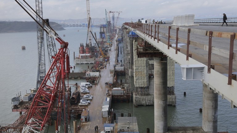 Trung Quốc lên tiếng về thông tin hỗ trợ Nga xây đường hầm xuyên biển tới bán đảo Crimea - Ảnh 1.