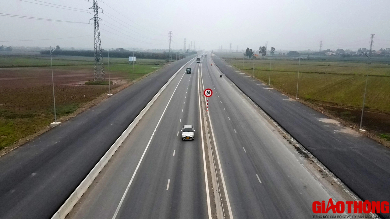 Đường nối 2 cao tốc qua Hà Nam, Hưng Yên đẹp hút hồn khi nhìn từ trên cao - Ảnh 4.