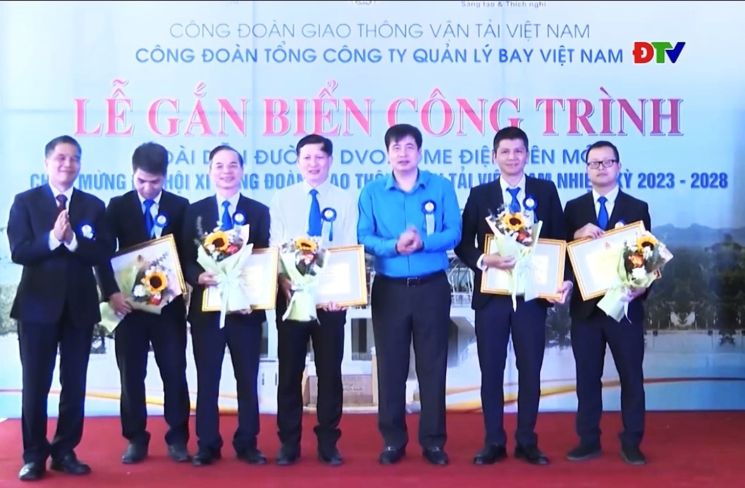 Công đoàn GTVT gắn biển công trình chào mừng Đại hội XIII Công đoàn Việt Nam - Ảnh 2.