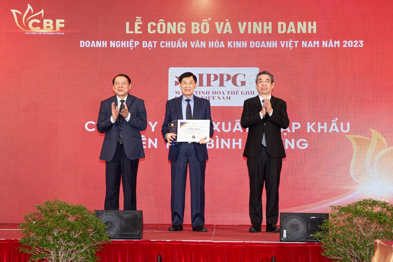 Ông Johnathan Hạnh Nguyễn và IPPG được vinh danh đạt chuẩn văn hoá kinh doanh - Ảnh 1.