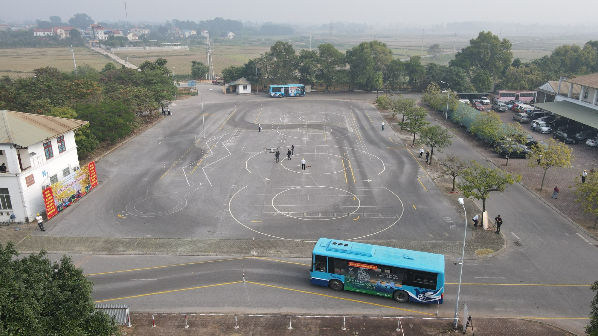 74 tài xế xe buýt ở Hà Nội tranh tài lái xe giỏi, an toàn - Ảnh 2.