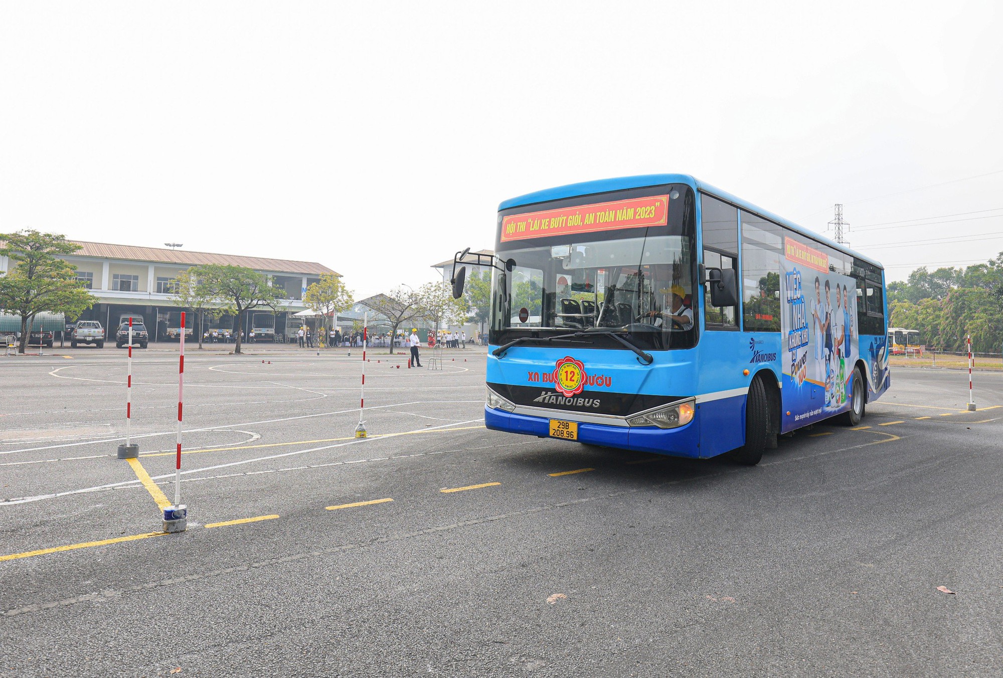 74 tài xế tranh tài tại Hội thi lái xe buýt giỏi, an toàn - Ảnh 8.
