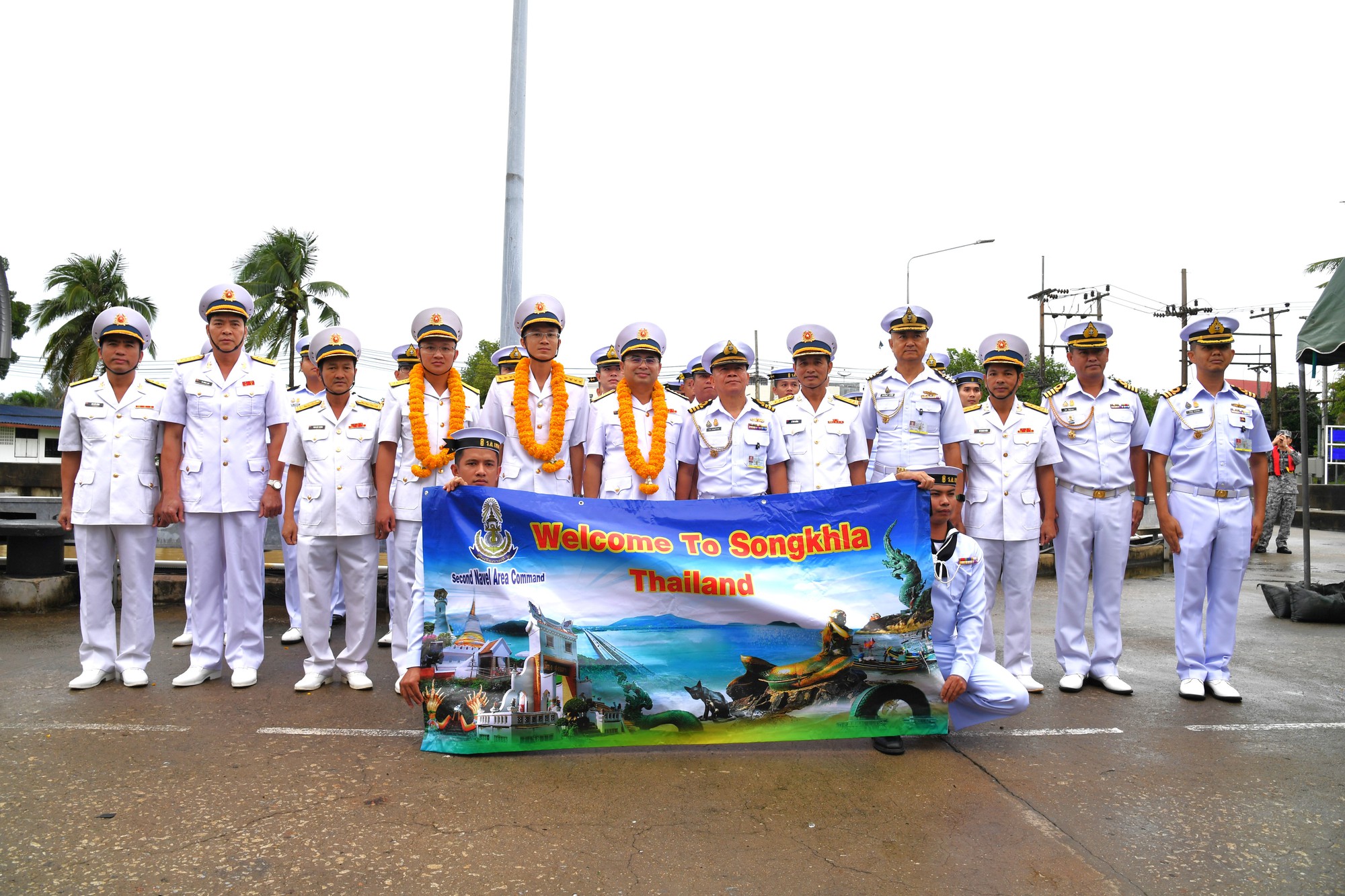 Hải quân Việt Nam và Hải quân Thái Lan phối hợp tuần tra chung trên biển - Ảnh 1.