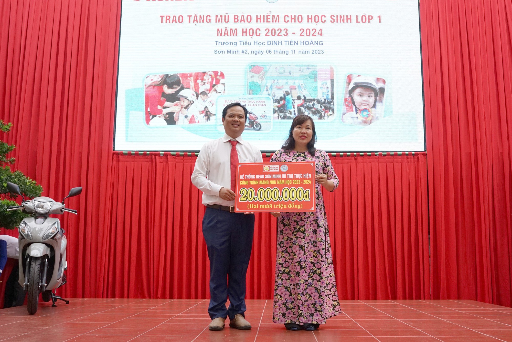 HEAD Sơn Minh trao mũ bảo hiểm cho học sinh trường tiểu học Đinh Tiên Hoàng - Ảnh 4.
