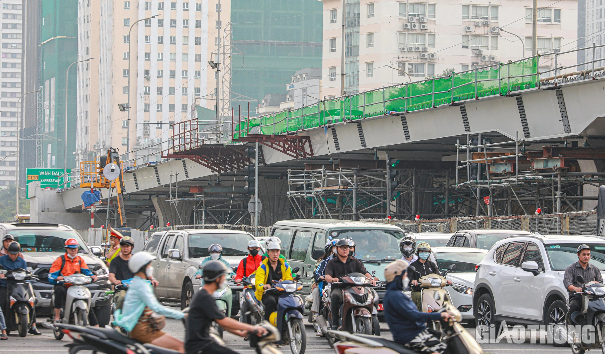 Hai đơn nguyên cầu đô thị nút giao Mai Dịch dần thành hình sau 9 tháng thi công  - Ảnh 12.