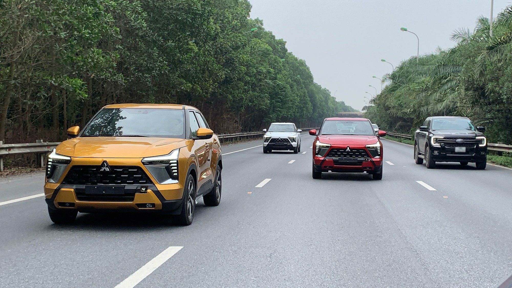 Mitsubishi Xforce lộ diện trên đường phố Việt, dự kiến sớm ra mắt - Ảnh 1.
