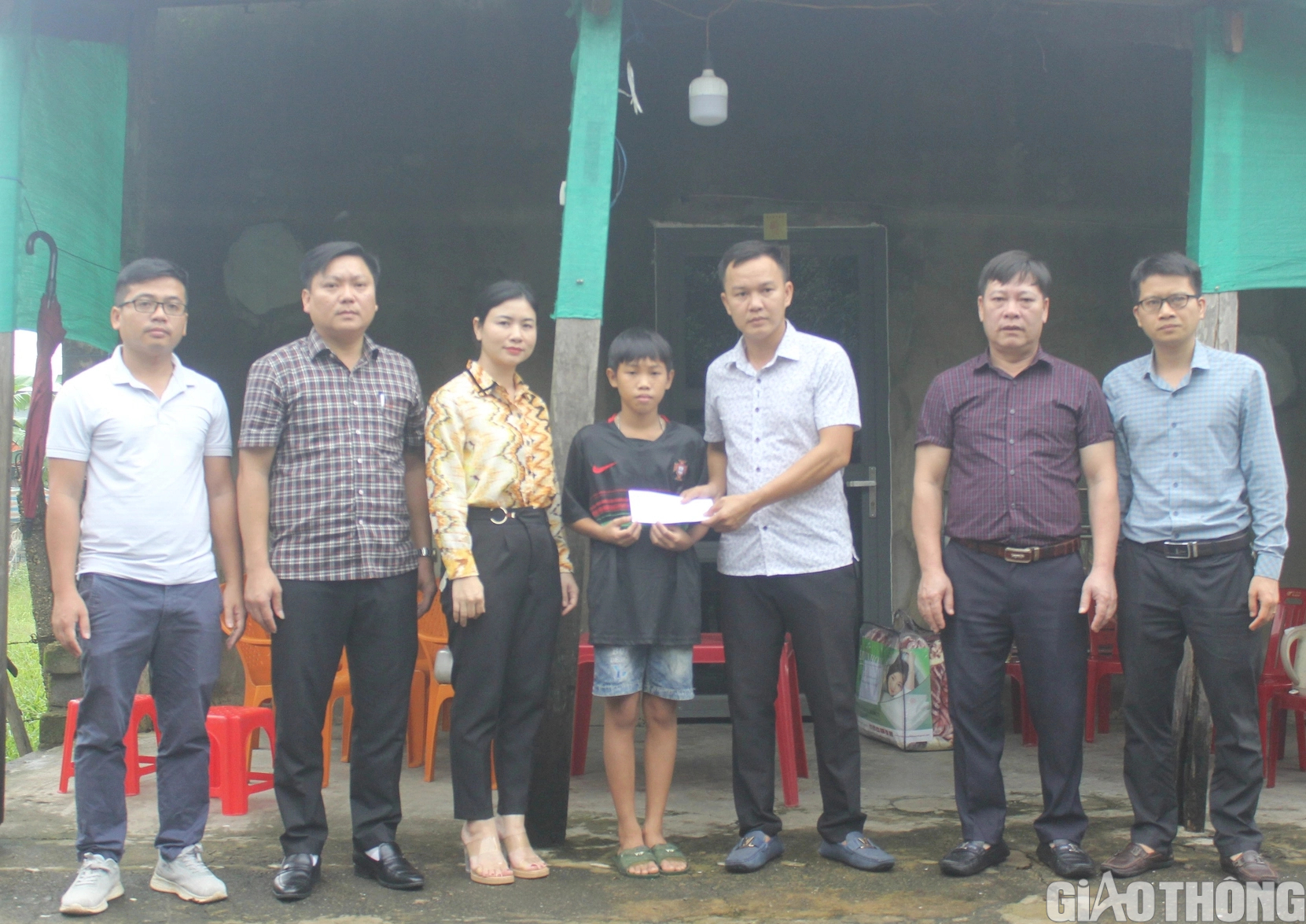 Lãnh đạo tỉnh Hà Tĩnh thăm hỏi gia đình có nạn nhân tử vong vì TNGT - Ảnh 5.