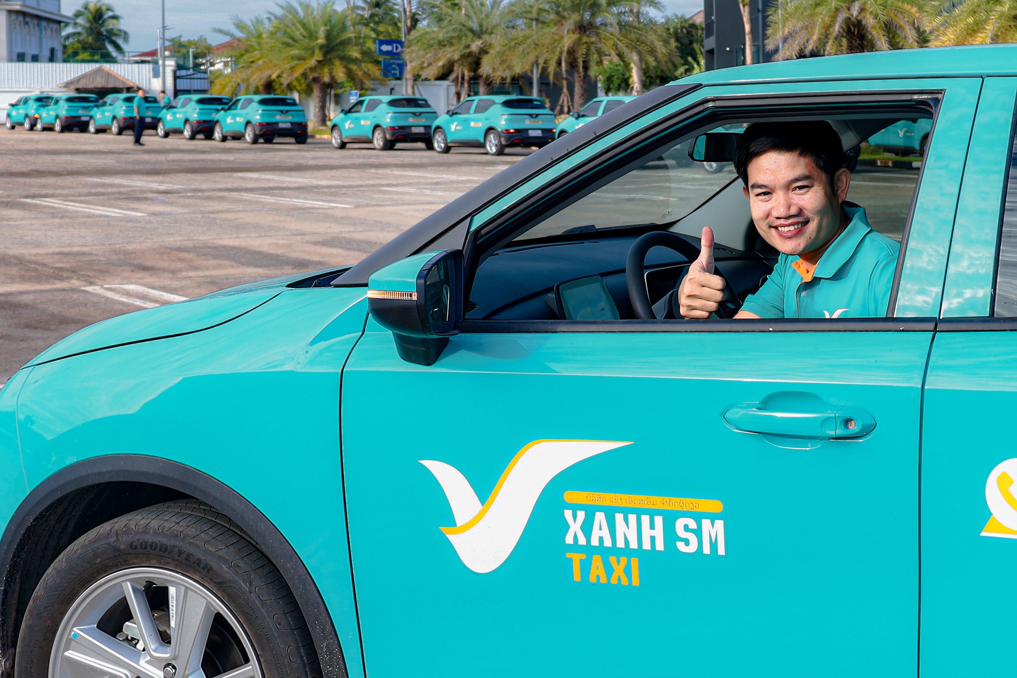 Taxi điện Xanh SM khai trương dịch vụ tại Lào, hướng ra thị trường Đông Nam Á - Ảnh 2.
