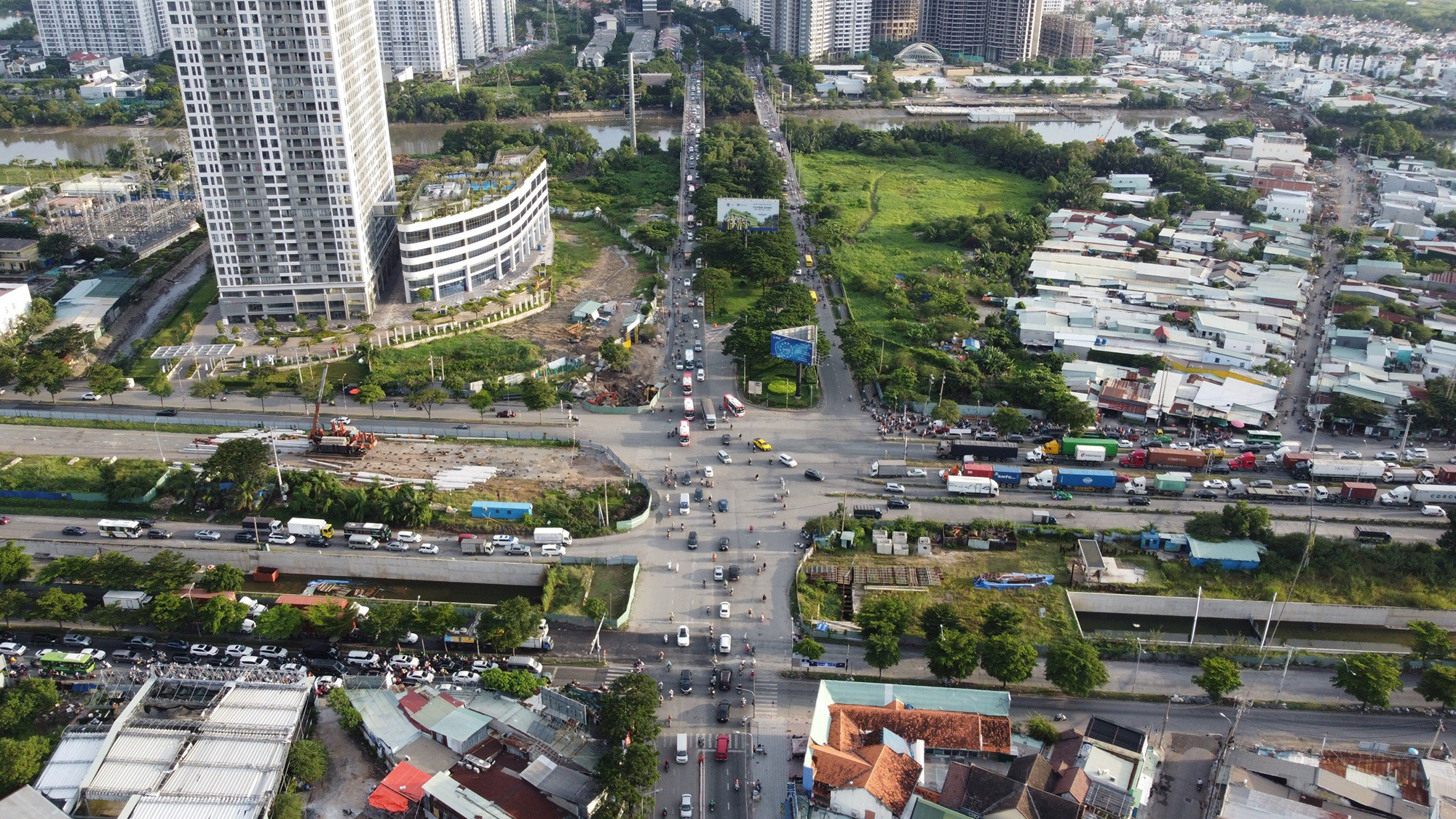 TP.HCM: Loạt dự án chậm, đường vào trung tâm tắc triền miên - Ảnh 1.