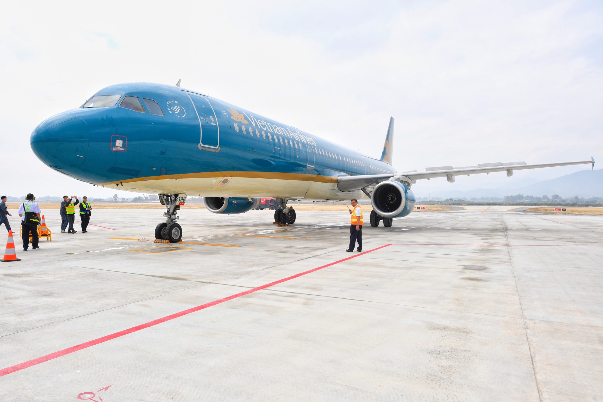 Sân bay Điện Biên đón máy bay cỡ lớn đầu tiên trong lịch sử  - Ảnh 13.