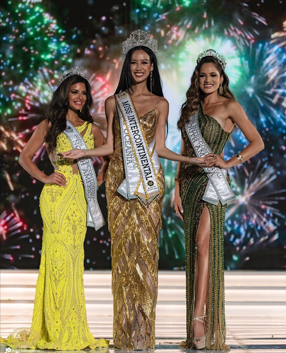 Danh hiệu Á hậu 1 thuộc về Mariela Pepin, người đẹp Puerto Rico (trái), Á hậu 2 là Cecília Almeida, người Brazil (phải). (Ảnh: Miss Intercontinental)