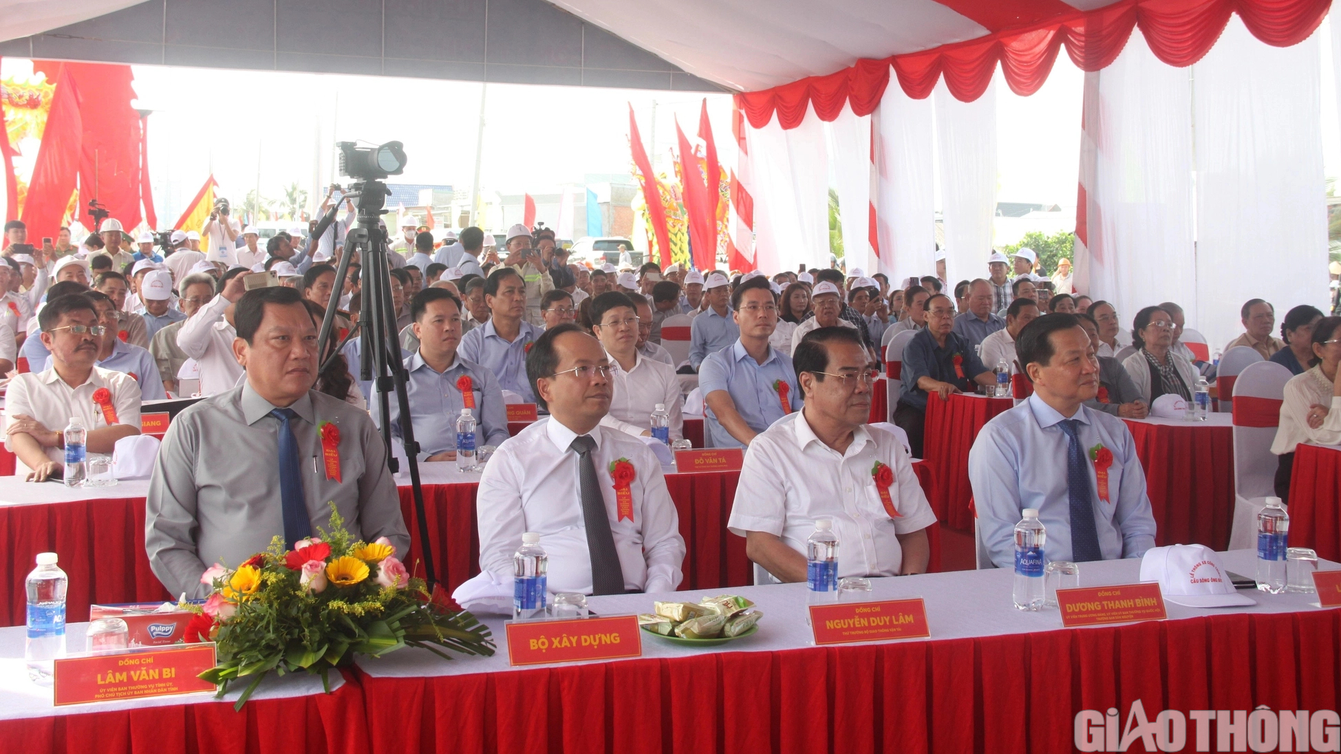 Phó thủ tướng dự lễ thông xe cầu Sông Ông Đốc hơn 690 tỷ đồng ở Cà Mau - Ảnh 1.