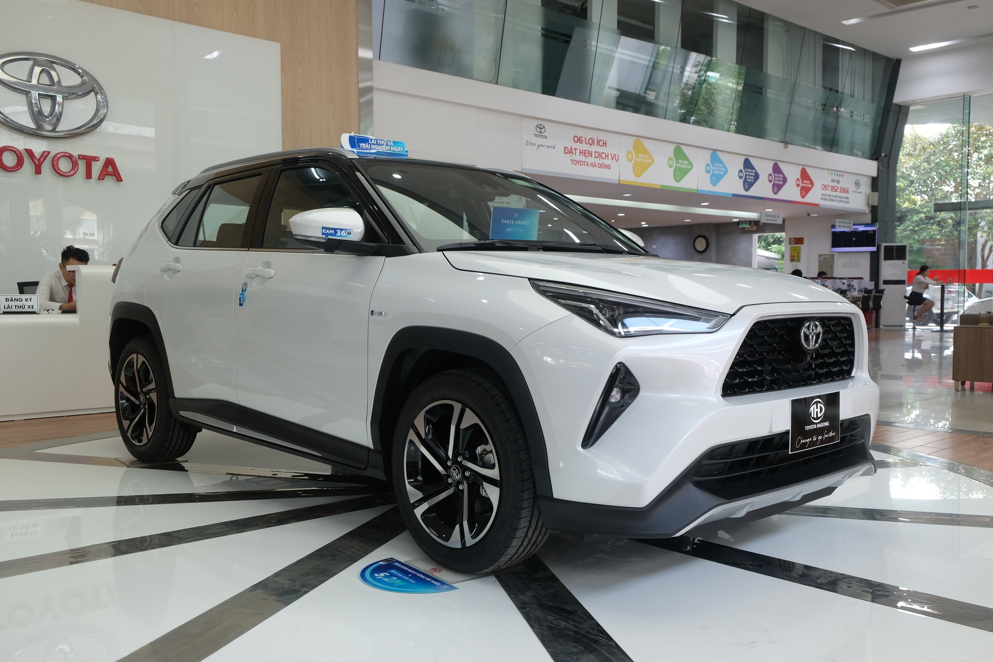 Toyota Yaris Cross bất ngờ lọt vào danh sách ô tô bán chạy nhất Việt Nam - Ảnh 1.