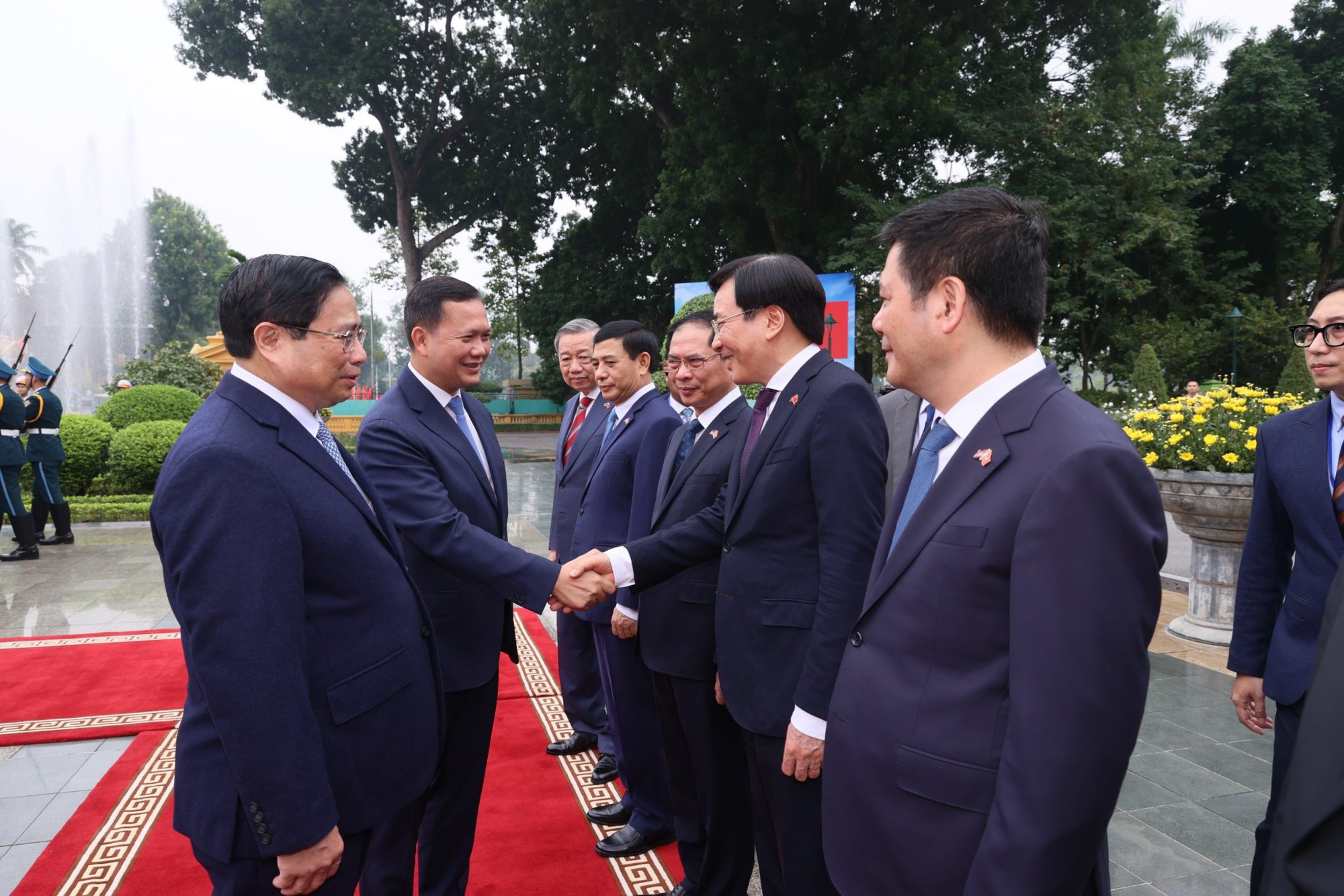 Cận cảnh lễ đón Thủ tướng Campuchia Hun Manet lần đầu thăm Việt Nam - Ảnh 5.