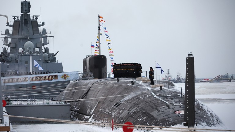 Tổng thống Putin dự lễ biên chế hai tàu ngầm hạt nhân của Hải quân Nga - Ảnh 1.