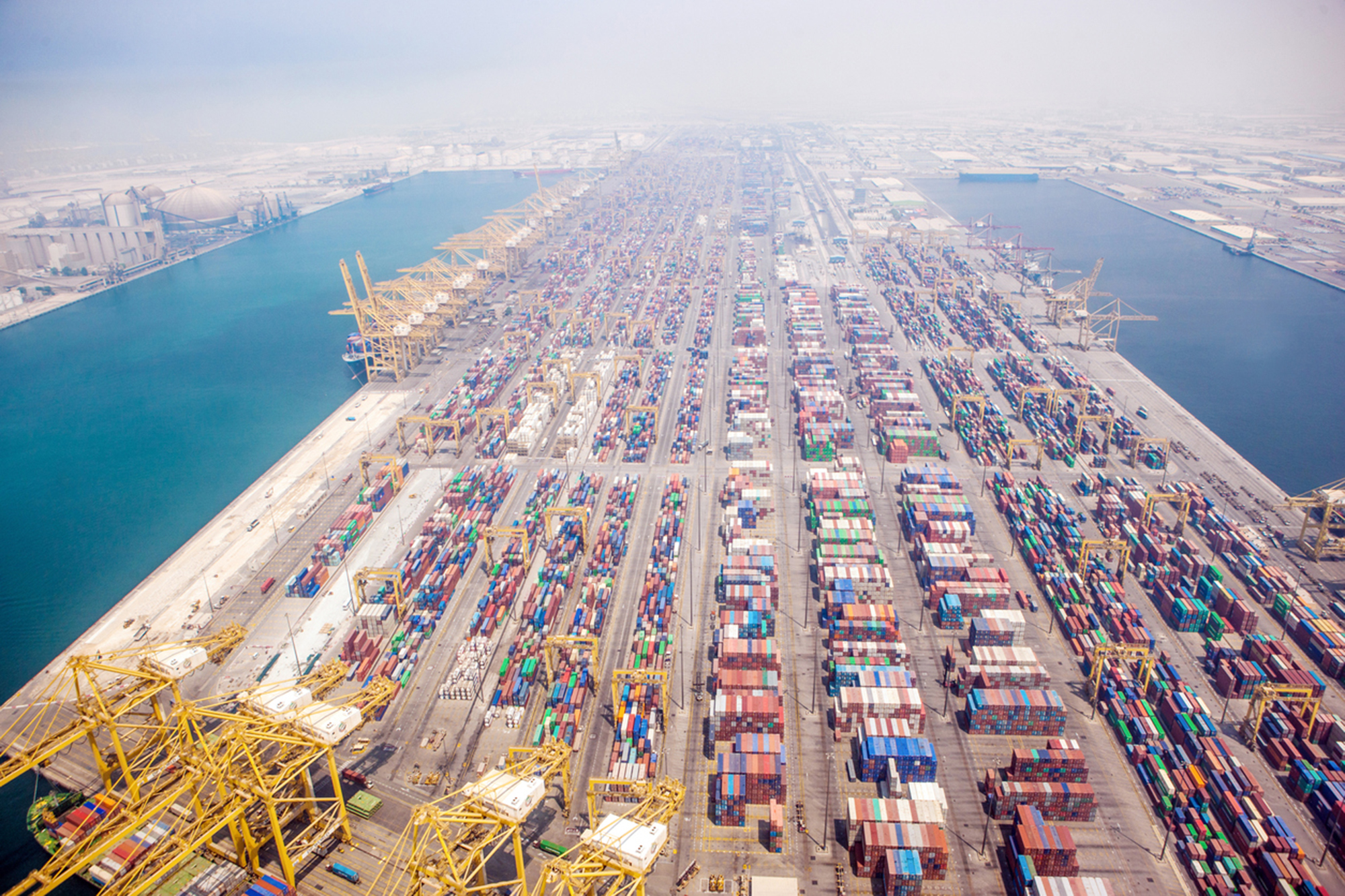 UAE “lột xác” bến thuyền thành siêu cảng thế giới - Ảnh 1.