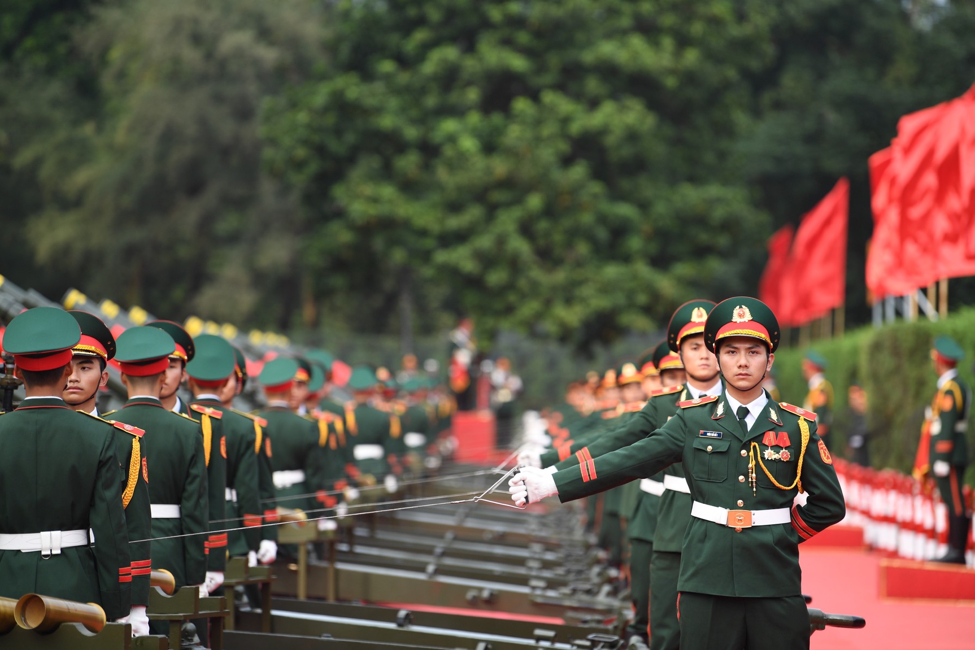Cận cảnh nghi thức bắn 21 phát đại bác chào mừng Tổng bí thư, Chủ tịch Trung Quốc  - Ảnh 3.
