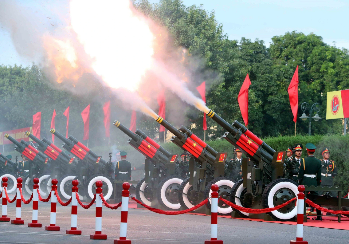 Cận cảnh nghi thức bắn 21 phát đại bác chào mừng Tổng bí thư, Chủ tịch Trung Quốc  - Ảnh 1.