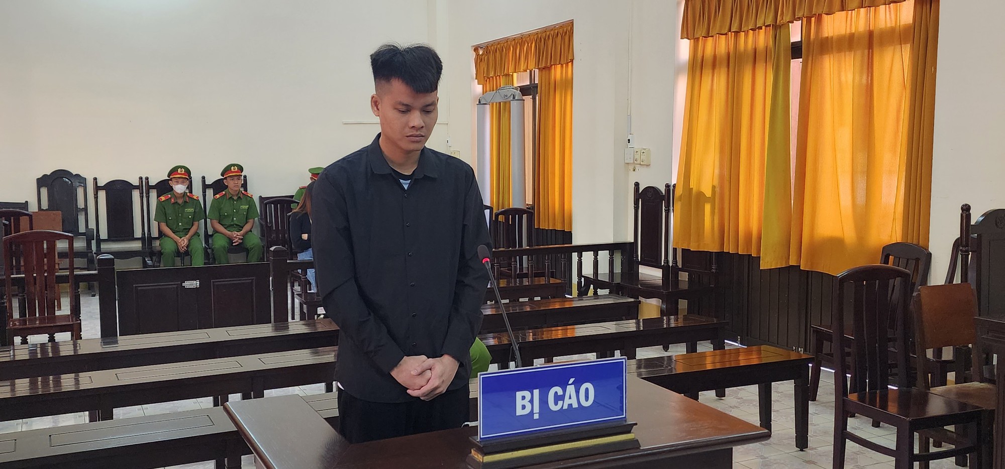 Kiên Giang: Lãnh 9 năm tù vì mua súng phòng thân và tàng trữ ma tuý - Ảnh 1.