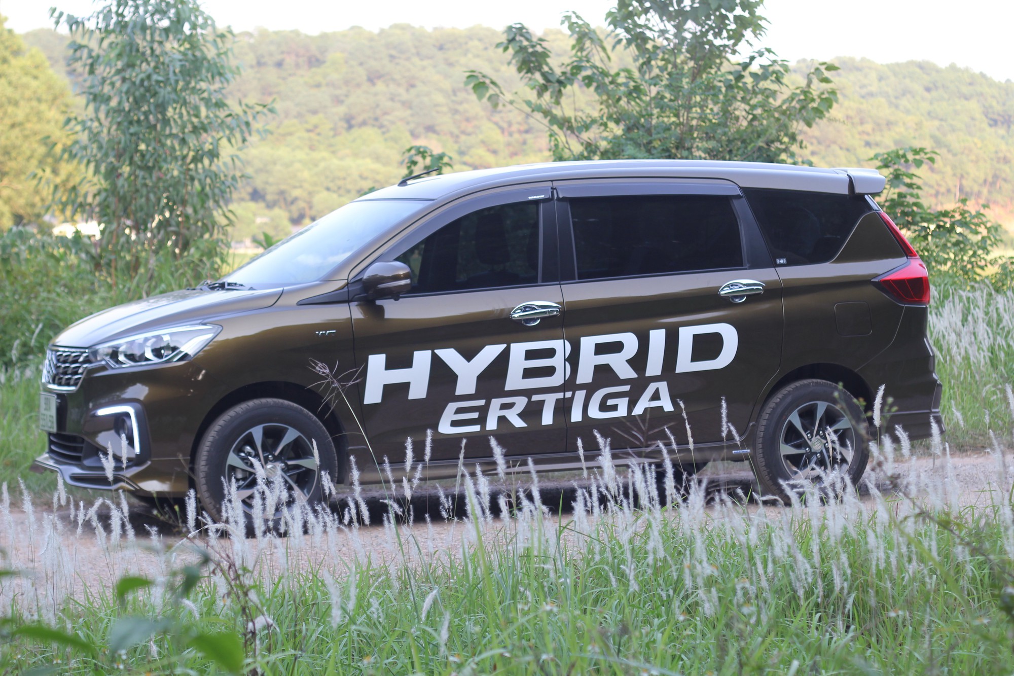 Tính ưu việt của công nghệ tạm ngắt động cơ trên Suzuki Ertiga Hybrid - Ảnh 1.
