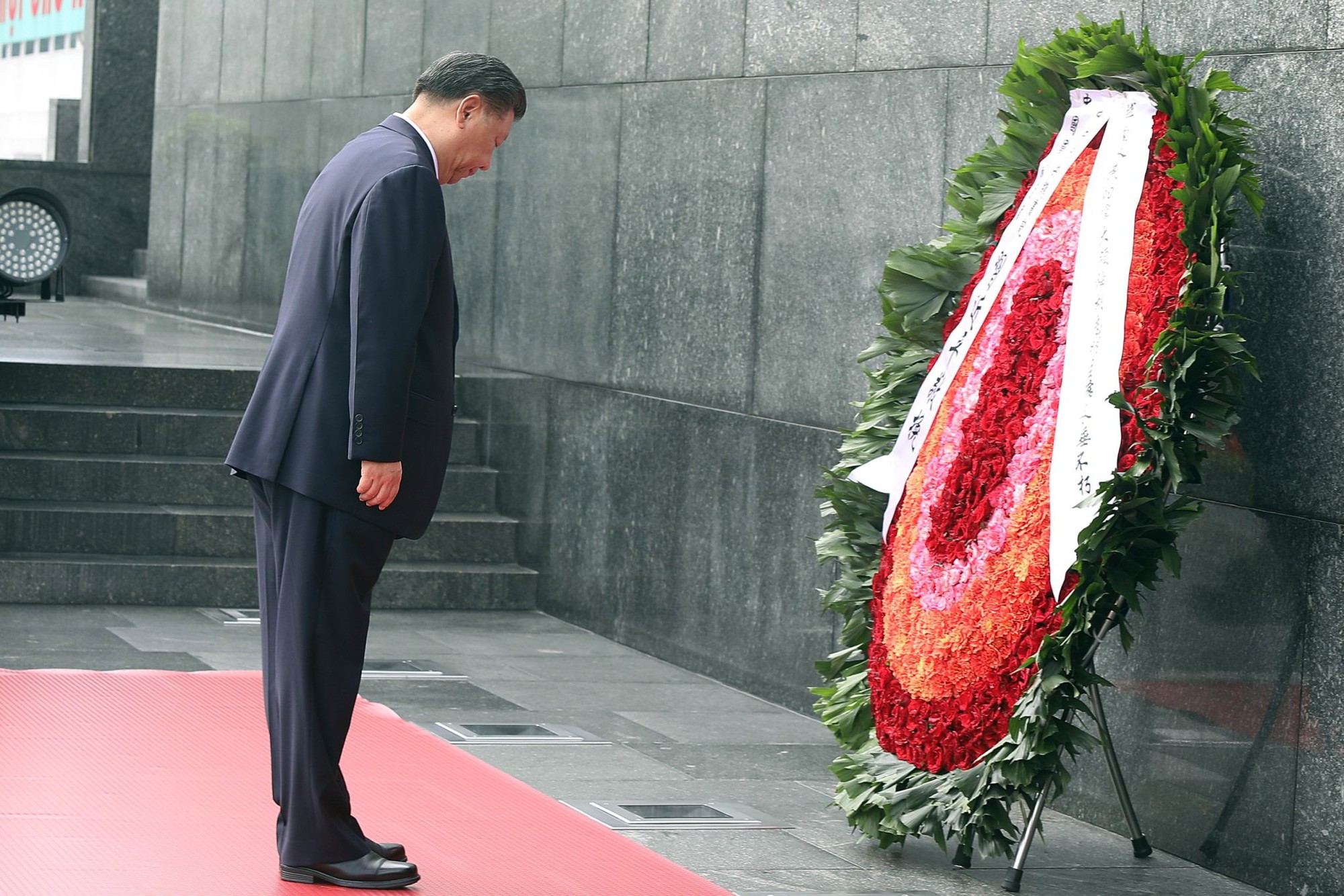 Tổng bí thư, Chủ tịch nước Trung Quốc Tập Cận Bình đặt vòng hoa viếng Chủ tịch Hồ Chí Minh - Ảnh 6.