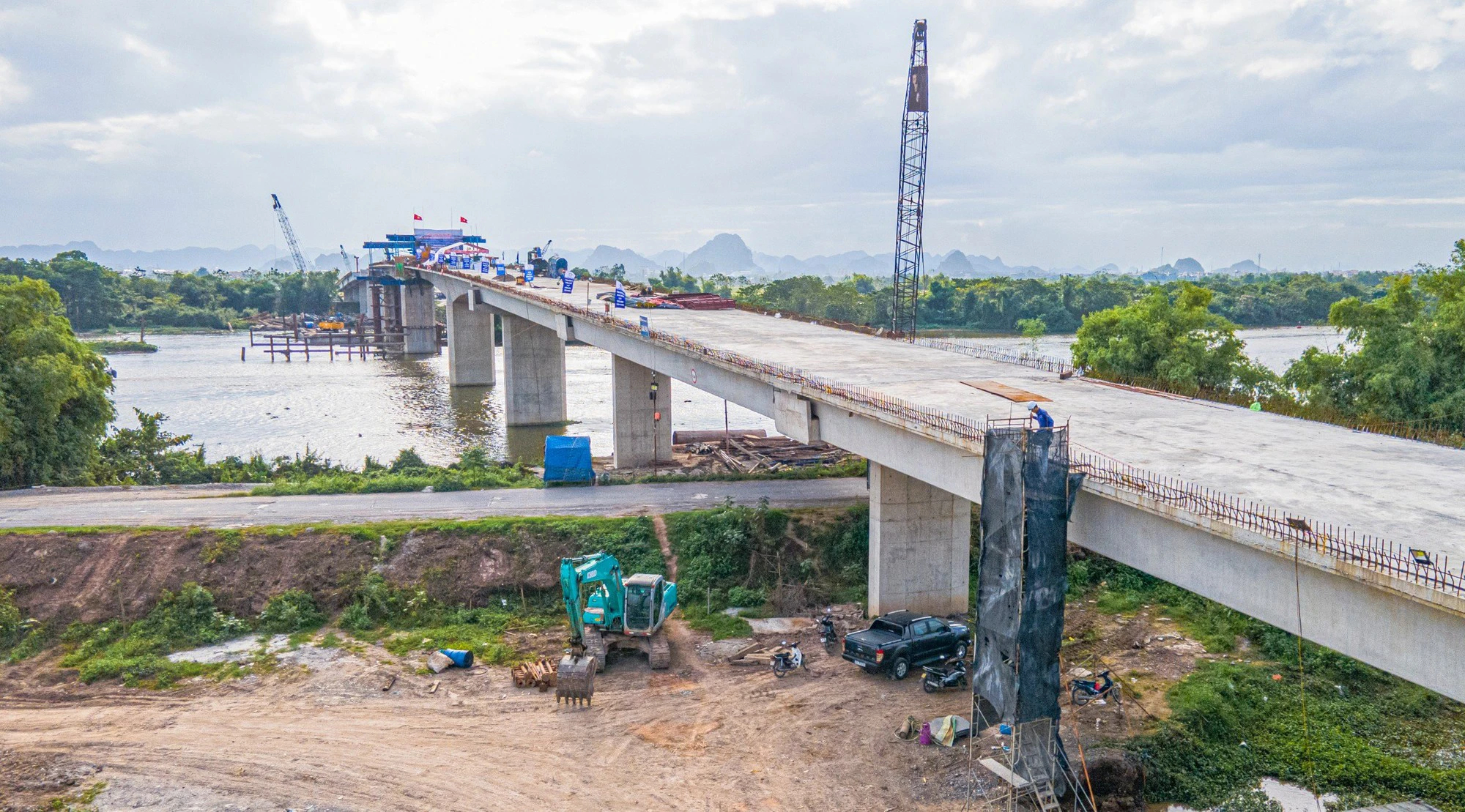 Hợp long cầu Bến Mới nối Nam Định - Ninh Bình - Ảnh 12.