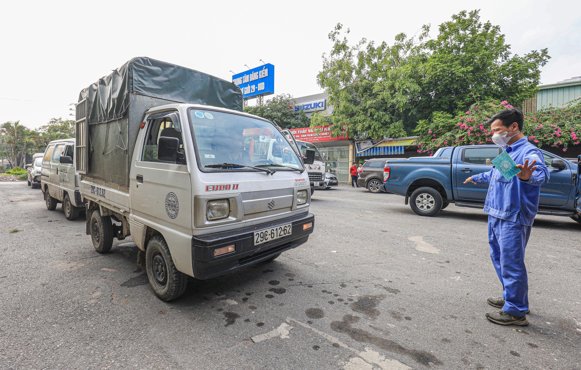 Gần 2.700 lịch hẹn kiểm định trực tuyến được đặt trong ngày - Ảnh 1.