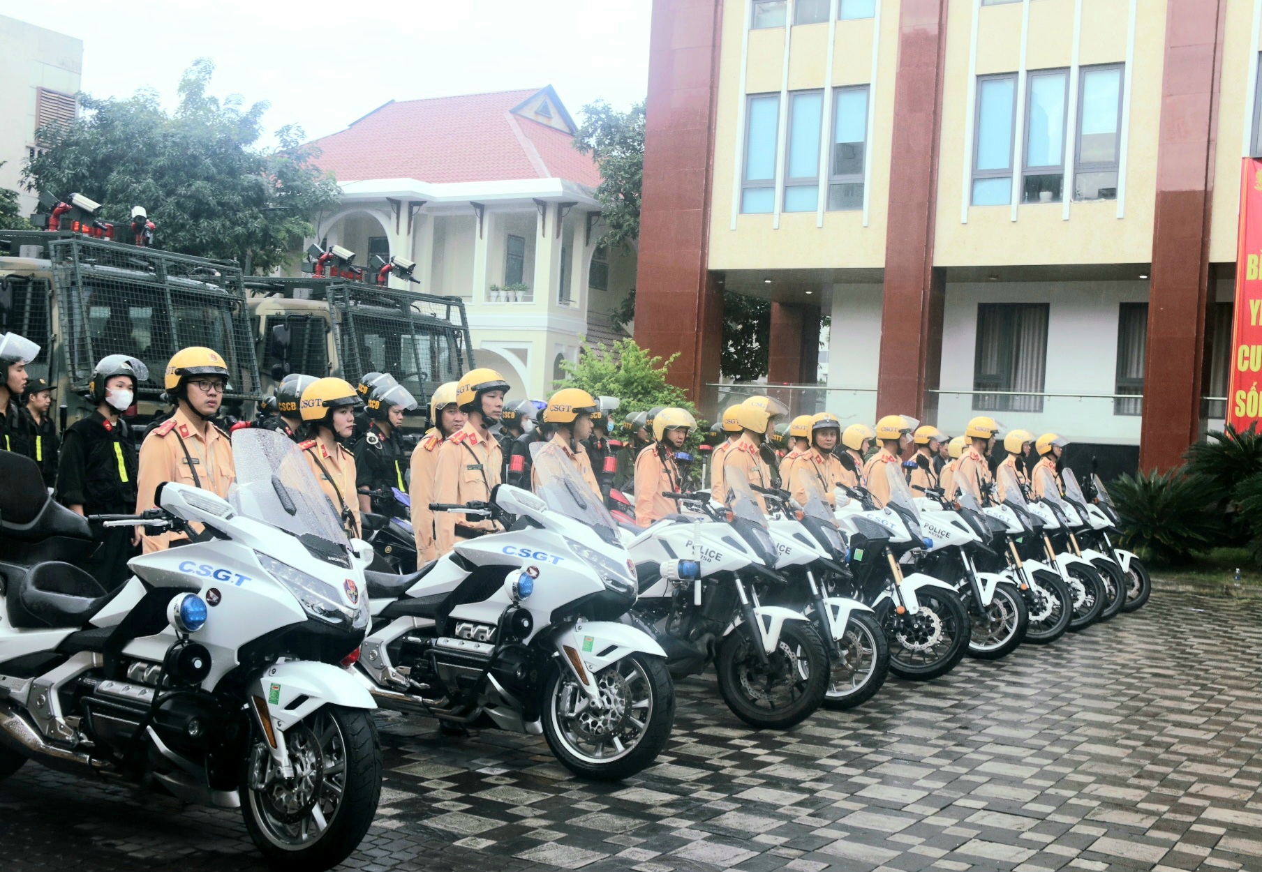 Dàn xe đặc chủng của Công an Đà Nẵng đảm bảo ANTT, ATGT dịp tết - Ảnh 8.