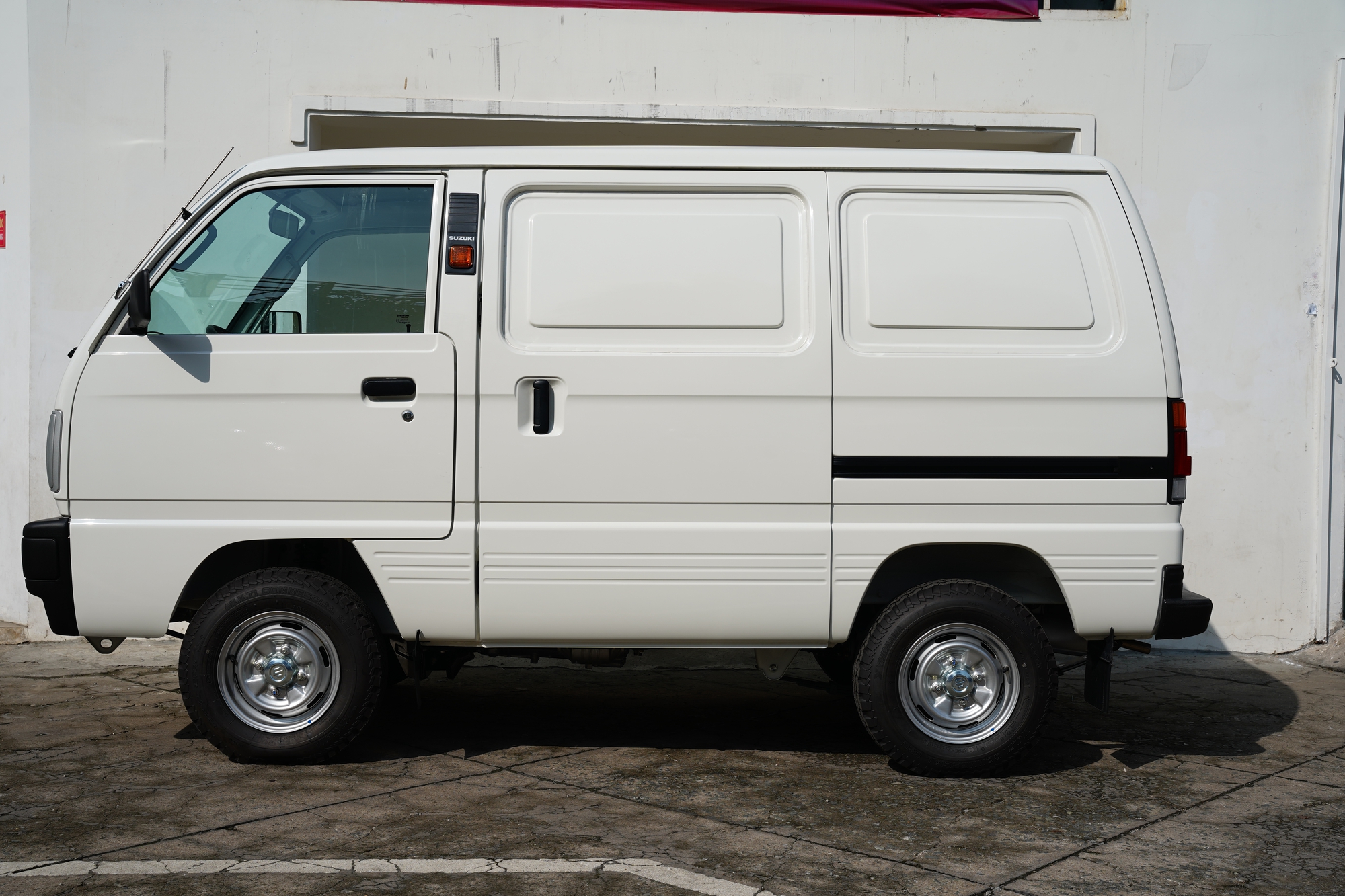 Trả trước chỉ từ 45 triệu đồng để sở hữu &quot;tải đa năng&quot; Suzuki Blind Van - Ảnh 2.