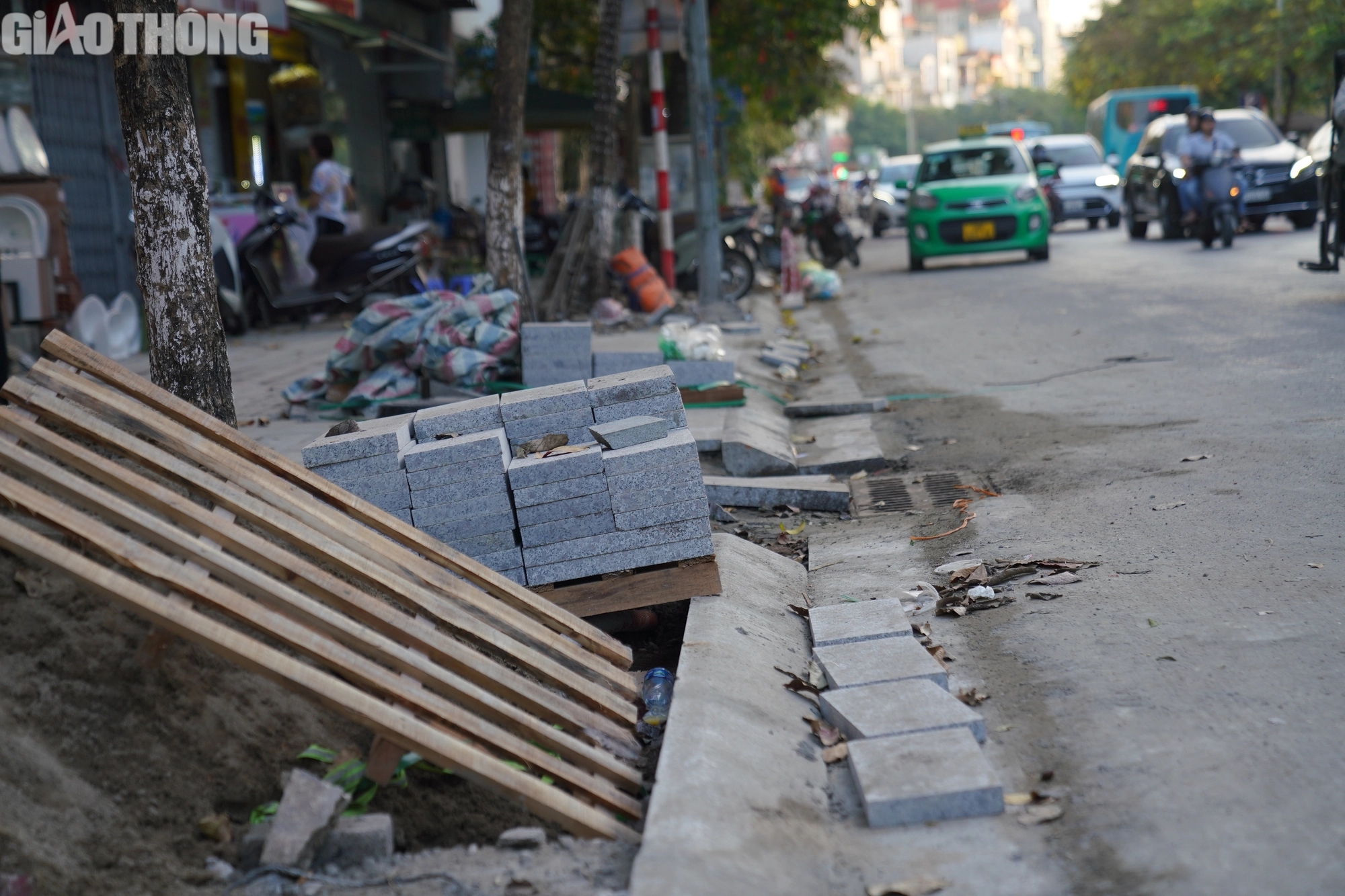 Dân Hà Nội khốn khổ vì “điệp khúc” đào xới, thay gạch lát vỉa hè - Ảnh 8.