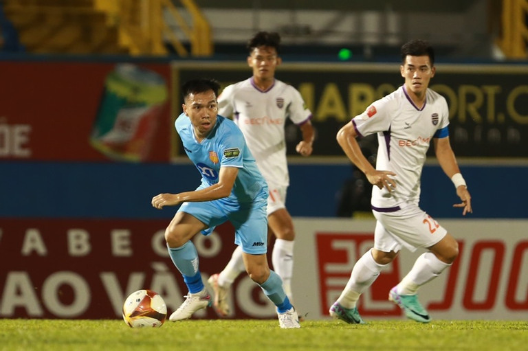 V-League: Tiến Linh ghi bàn thắng vàng, Bình Dương ngắt mạch bất bại của Nam Định  - Ảnh 1.