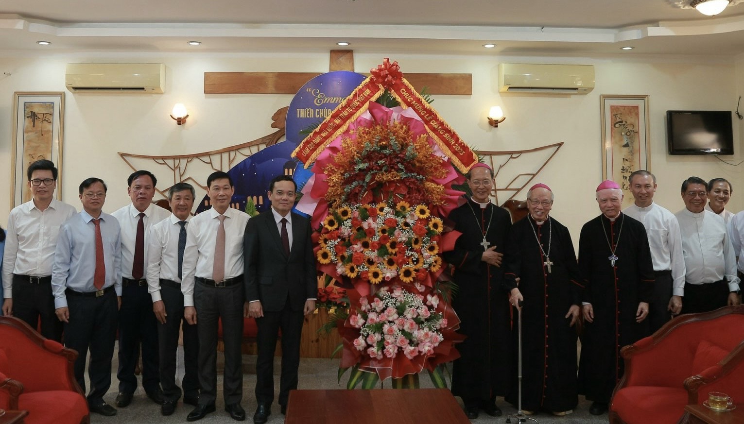 Phó thủ tướng Trần Lưu Quang chúc mừng Giáng sinh tại Tòa giám mục Giáo phận Xuân Lộc - Ảnh 1.