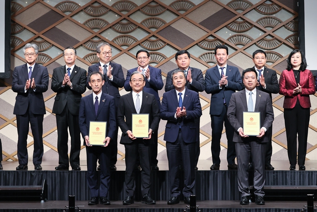 Việt Nam - Nhật Bản ký 30 thỏa thuận, văn kiện hợp tác - Ảnh 3.
