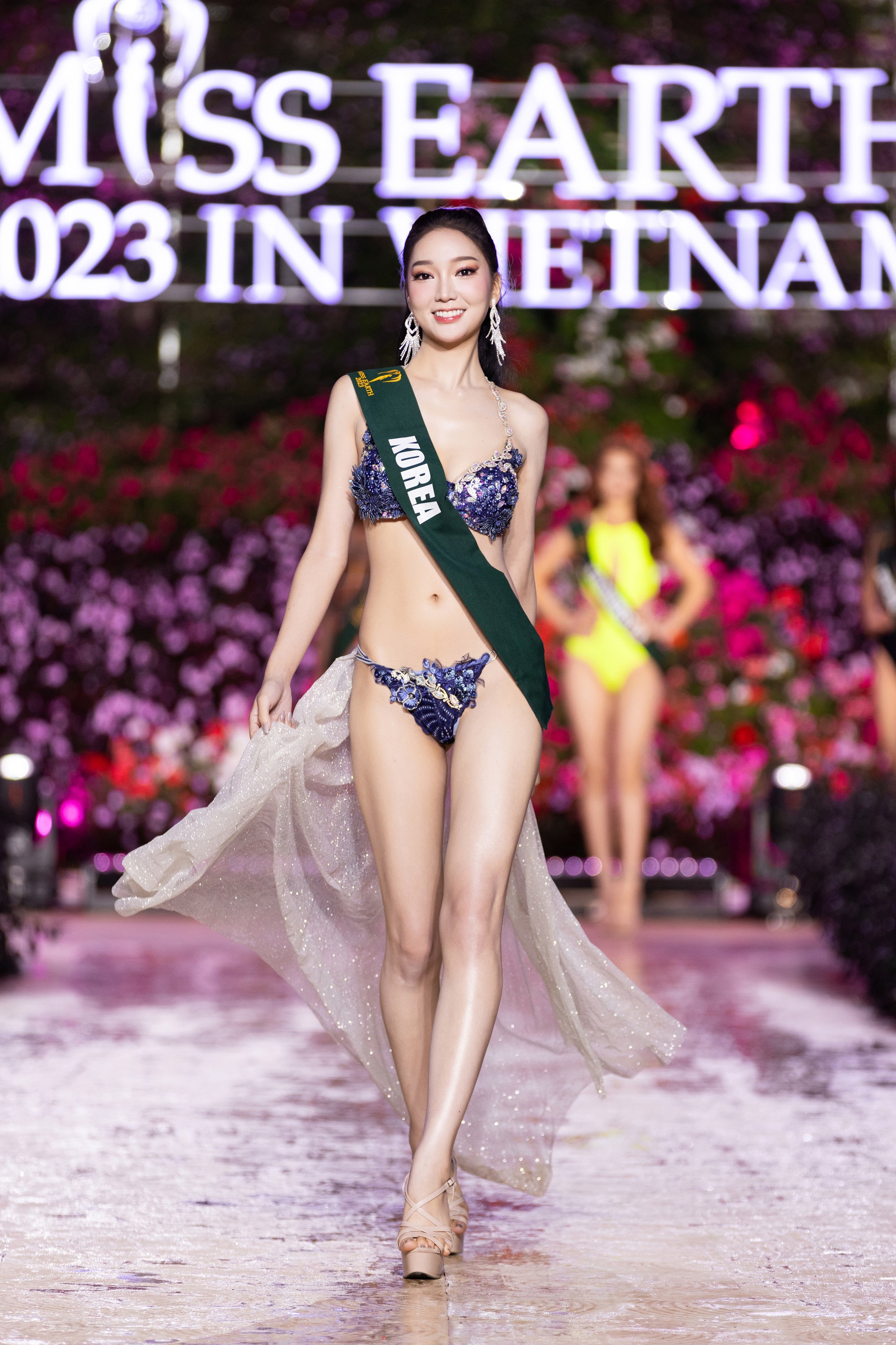 Dàn người đẹp Miss Earth 2023 khoe dáng nóng bỏng với bikini dưới trời lạnh 15 độ - Ảnh 27.