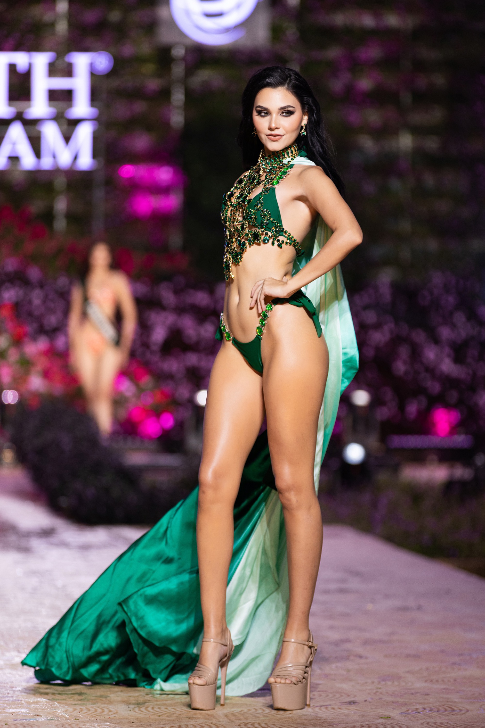 Dàn người đẹp Miss Earth 2023 khoe dáng nóng bỏng với bikini dưới trời lạnh 15 độ - Ảnh 8.