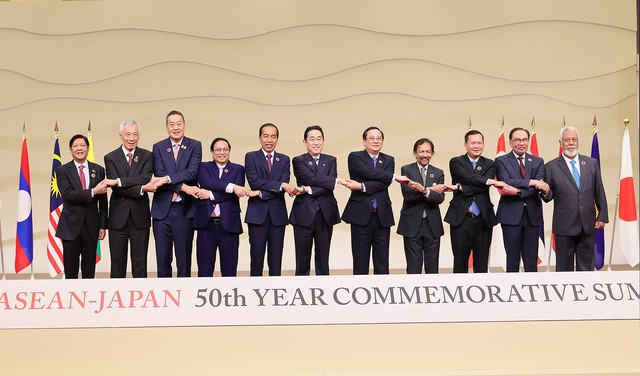 Thủ tướng Phạm Minh Chính dự Hội nghị cấp cao kỷ niệm 50 năm quan hệ ASEAN-Nhật Bản - Ảnh 3.