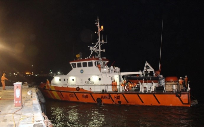 Khẩn trương tìm kiếm 2 thuyền viên mất tích trên biển
