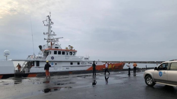 Khẩn trương tìm kiếm 2 thuyền viên tàu Gia Bảo 19 đang mất tích trên biển - Ảnh 1.