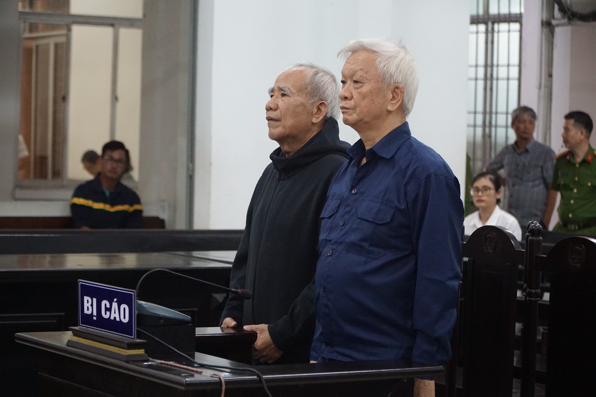 Kết án 3 cựu chủ tịch và phó chủ tịch tỉnh Khánh Hòa trong vụ án khu đất 28E Trần Phú  - Ảnh 1.