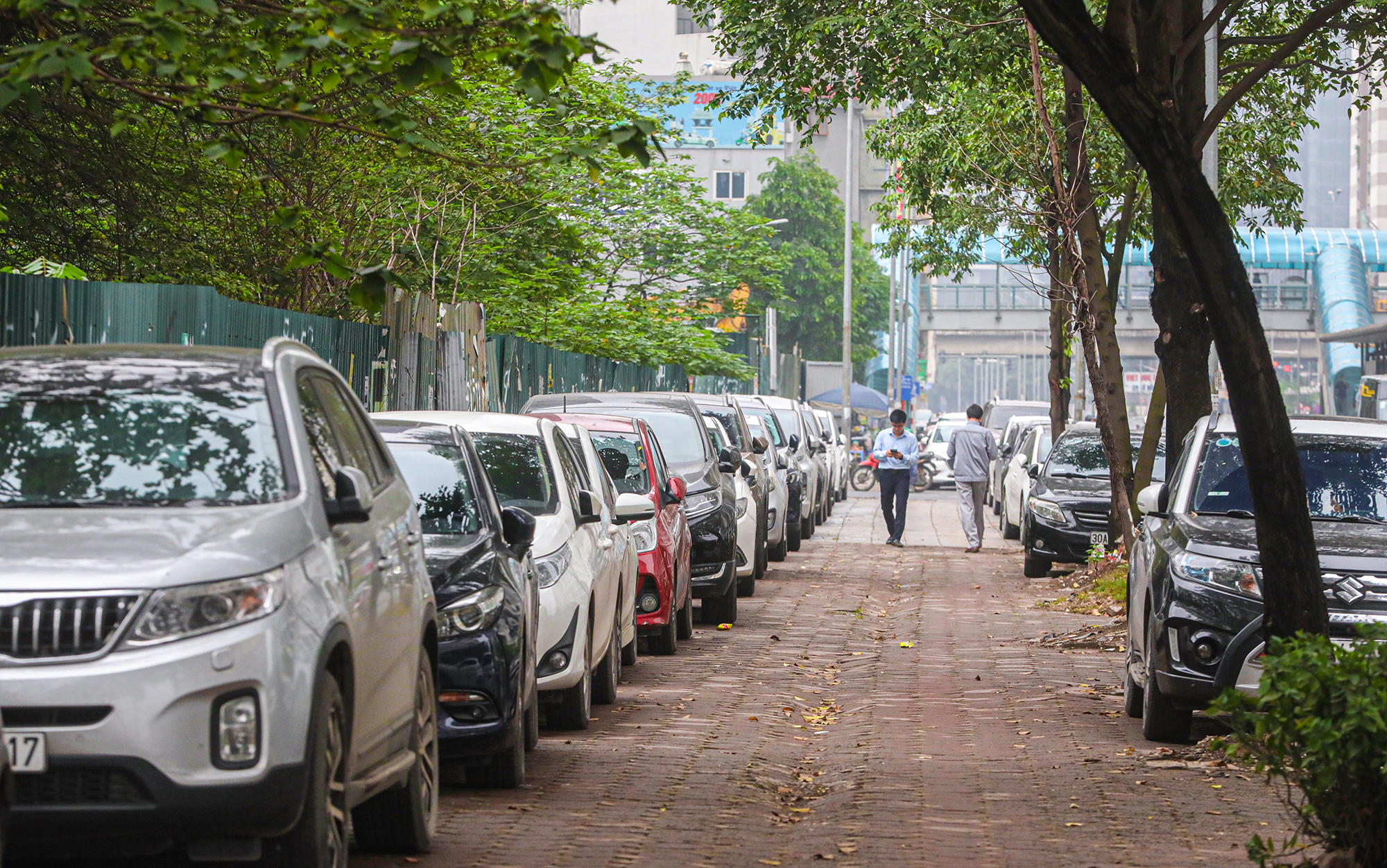 Hà Nội: Đề xuất dùng ngân sách xây bãi xe ngầm - Ảnh 1.