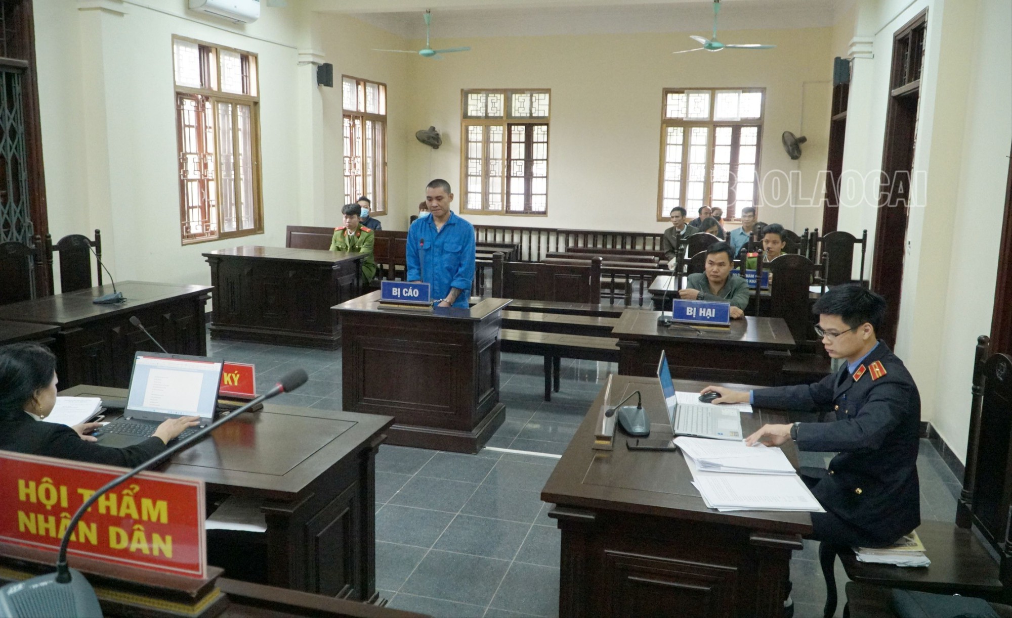 Tòa tuyên án 9 năm tù giam đối tượng cứa cổ lái xe taxi để cướp tài sản ở Lào Cai - Ảnh 1.