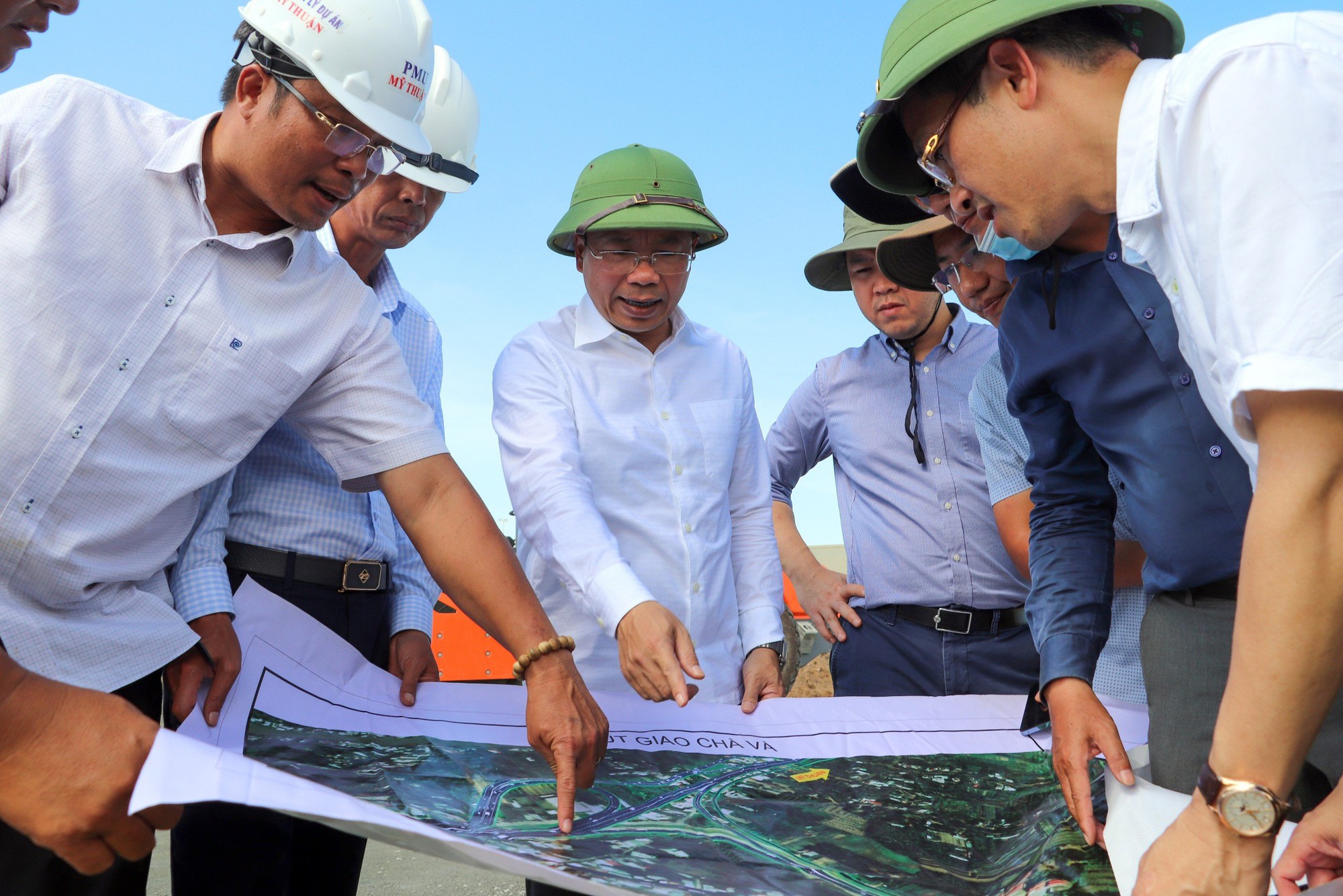 Thứ trưởng Bộ GTVT: Đua tiến độ từng giờ, từng phút hoàn thành cao tốc Mỹ Thuận- Cần Thơ - Ảnh 1.