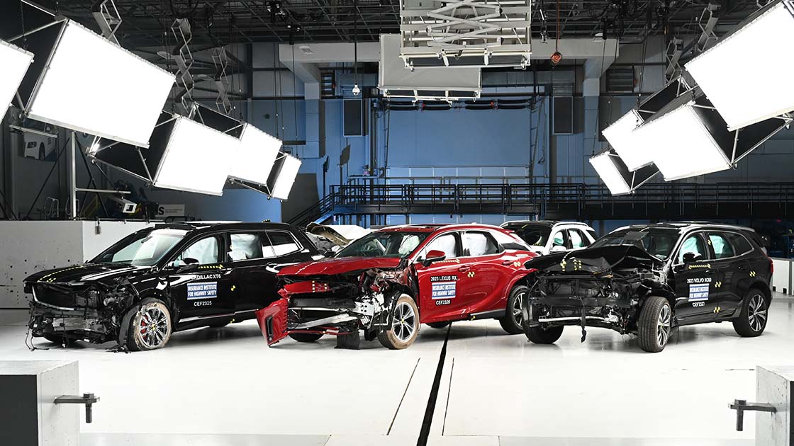Các mẫu SUV hạng sang đạt chuẩn ở thử nghiệm mới nhất của IIHS.
