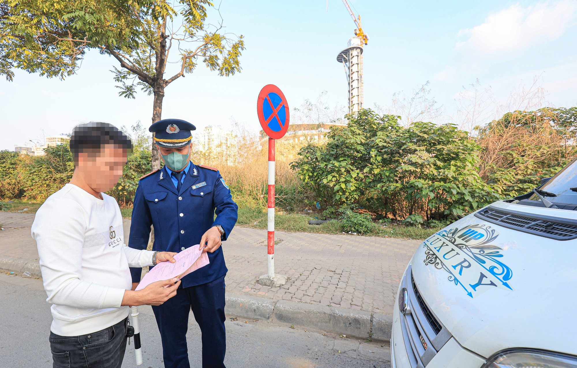 Liên ngành Hà Nội mạnh tay xử lý xe khách trên đường Phạm Hùng, Phạm Văn Đồng - Ảnh 7.