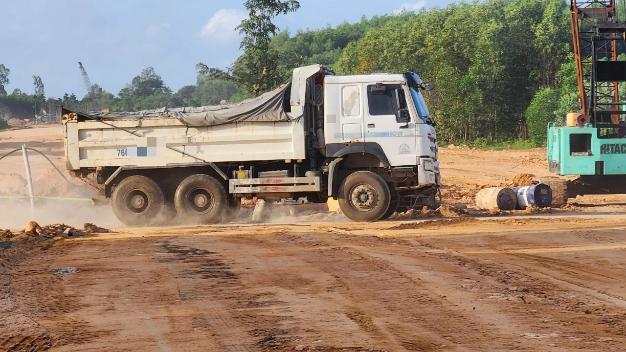 Quảng Ngãi: Mỏ vật liệu chỉ định cho dự án cao tốc nhưng chủ mỏ bán ra ngoài - Ảnh 4.