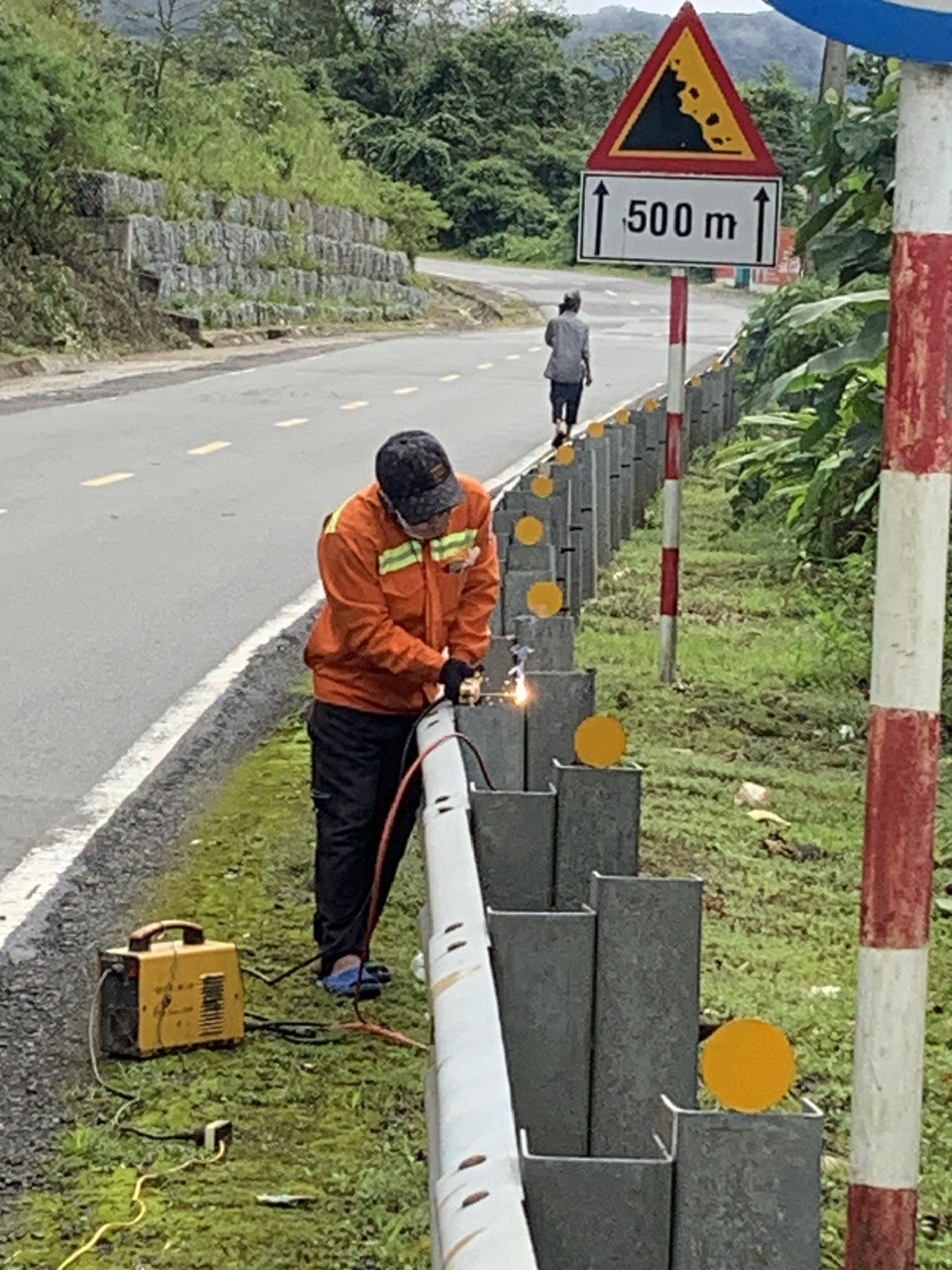 Thiết bị hộ lan quốc lộ 27C ở Khánh Hoà liên tục bị tháo trộm - Ảnh 6.