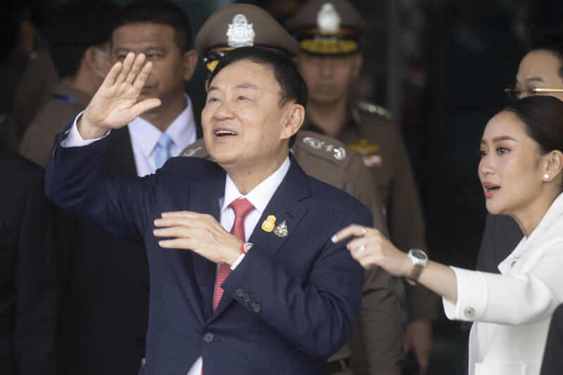 Ông Thaksin được Hoàng gia Thái Lan giảm mức án từ 8 năm xuống 1 năm tù (Ảnh: AP)