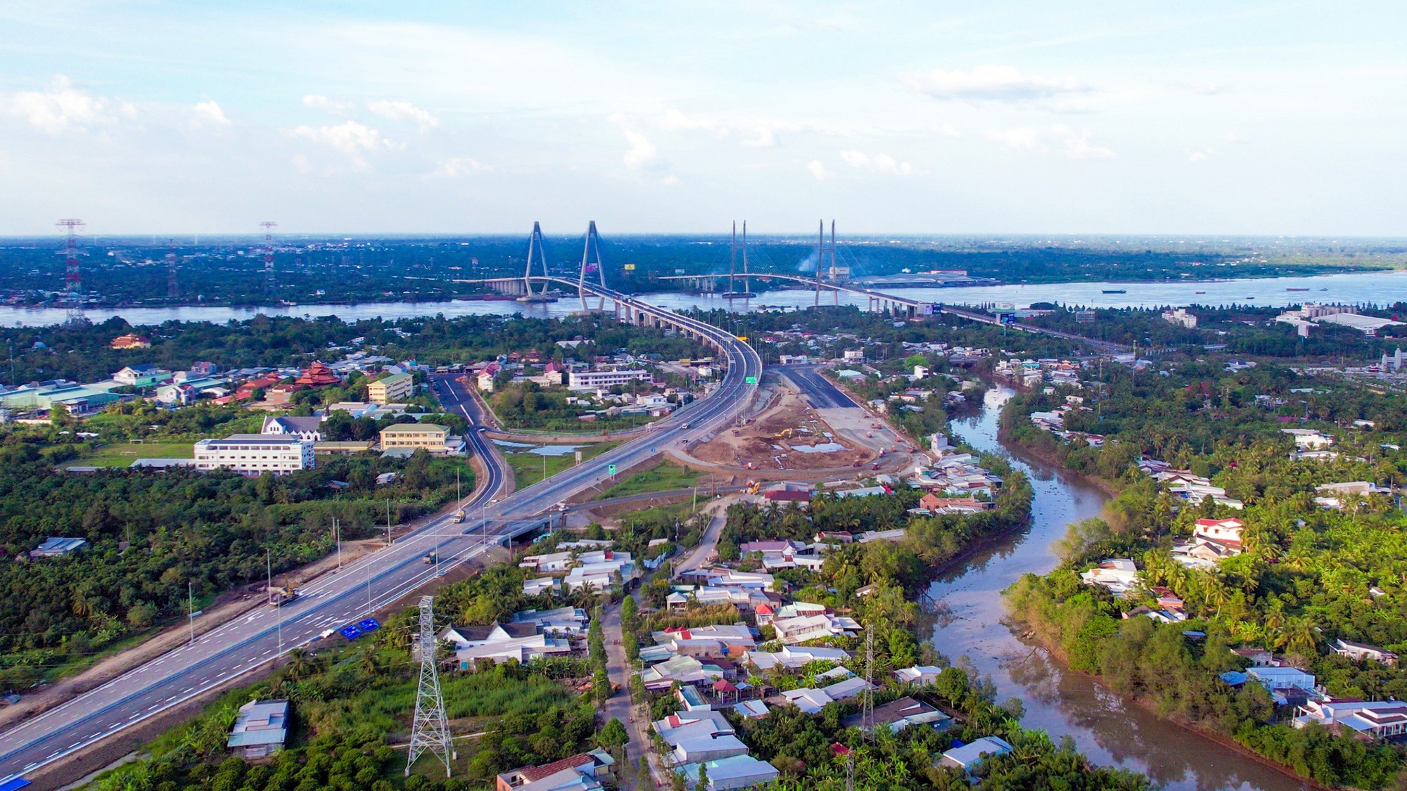 Chủ tịch Vĩnh Long nói về động lực tăng trưởng từ dự án giao thông lớn sắp khánh thành - Ảnh 1.